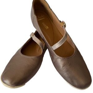 Clarks Women's Helina-Amo Mary-Jane Shoe Size 10 N Tan Bronze Metallic Leather
